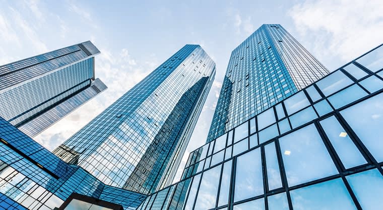 Geschäftshäuser sind oft lukrative Anlageimmobilien Bürogebäude und Co.: So legen Sie Ihr Geld lukrativ in Immobilien an
