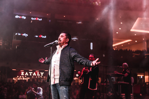 CHEB KHALED ATTRACTS MASSIVE CROWD AT MALL OF QATAR WITH LIVE CONCERT