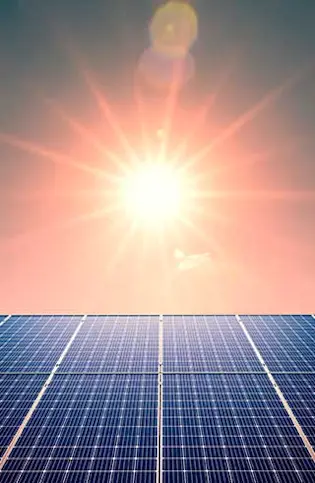 Sol e painel solar