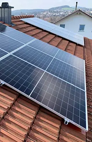 telhado com painel solar