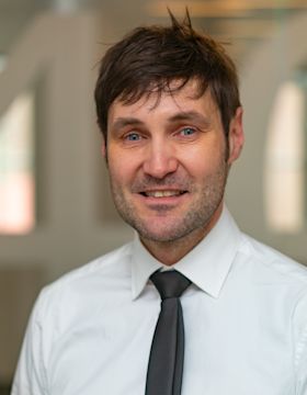 Portrait of
Sven
Lyko