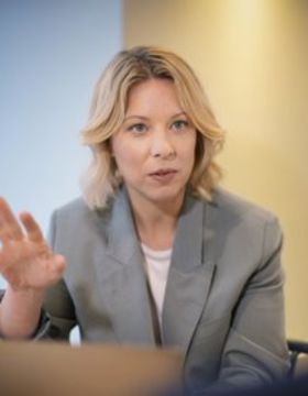 Portrait of
Dr.
Monika
Gratzke