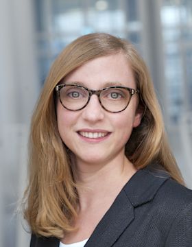 Portrait of
Bernadette
Hosters