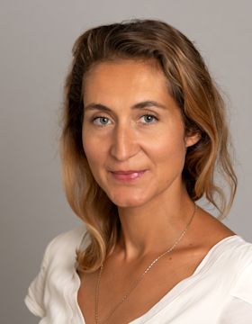 Portrait of
Dr.
Britta
Dombrowe