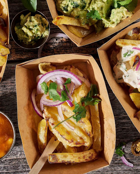 Chili-Cheese-Fries mit Mangochutney