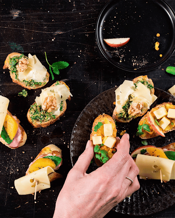Crostini mit Linsen-Apfel-Aufstrich und Koriander