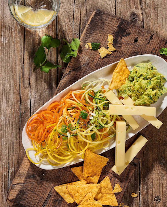 Spiralsalat mit Avocadocreme und Nachos