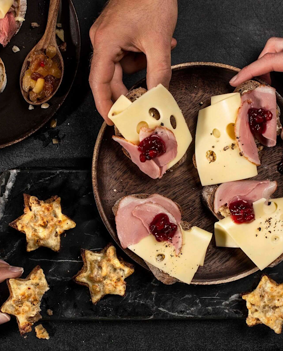Weihnachtliche Käsehäppchen