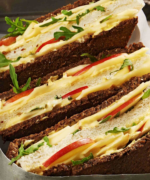 Zebra-Sandwich mit Pumpernickel und Weißbrot