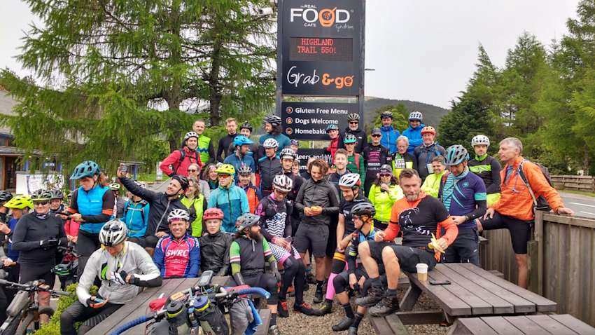 Group start 2019 (Rich Munro enjoying a last minute banana) Group start 2019 (Rich Munro enjoying a last minute banana)