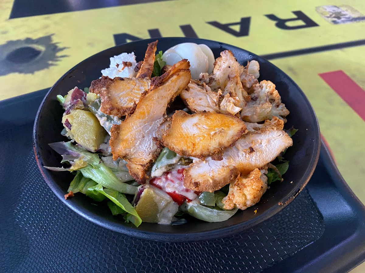 健身餐 $194(兩種基底生菜 + 五種配料 + 烤雞肉)