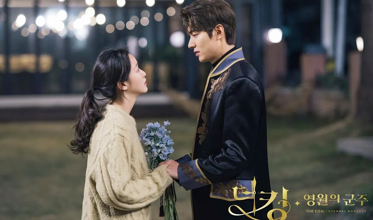 李袞
我突然一想,發現我都沒送過妳一朵花,所以我就穿越宇宙來找你了。...對了,還有一句話沒告訴過妳...我愛妳。
The King 永遠的君主,李敏鎬,金高銀,威嚴,霸氣,經典名言,韓文名言,韓劇名言學韓語