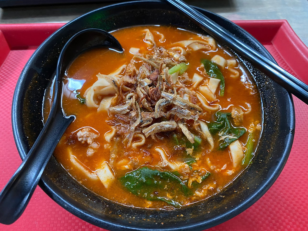 燒臘 $99(這邊有很多店在賣 燒臘、白雞、燒雞之類的飯,價格落在 80 ~ 100)