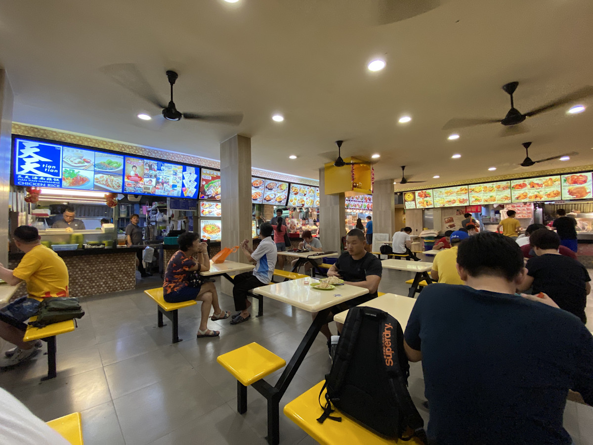 食閣的樣子,就像是美食街一樣,有很多間店可以選擇