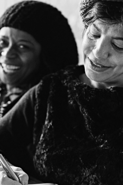 foto met 2 vrouwen in een leslokaal cybersoek 440