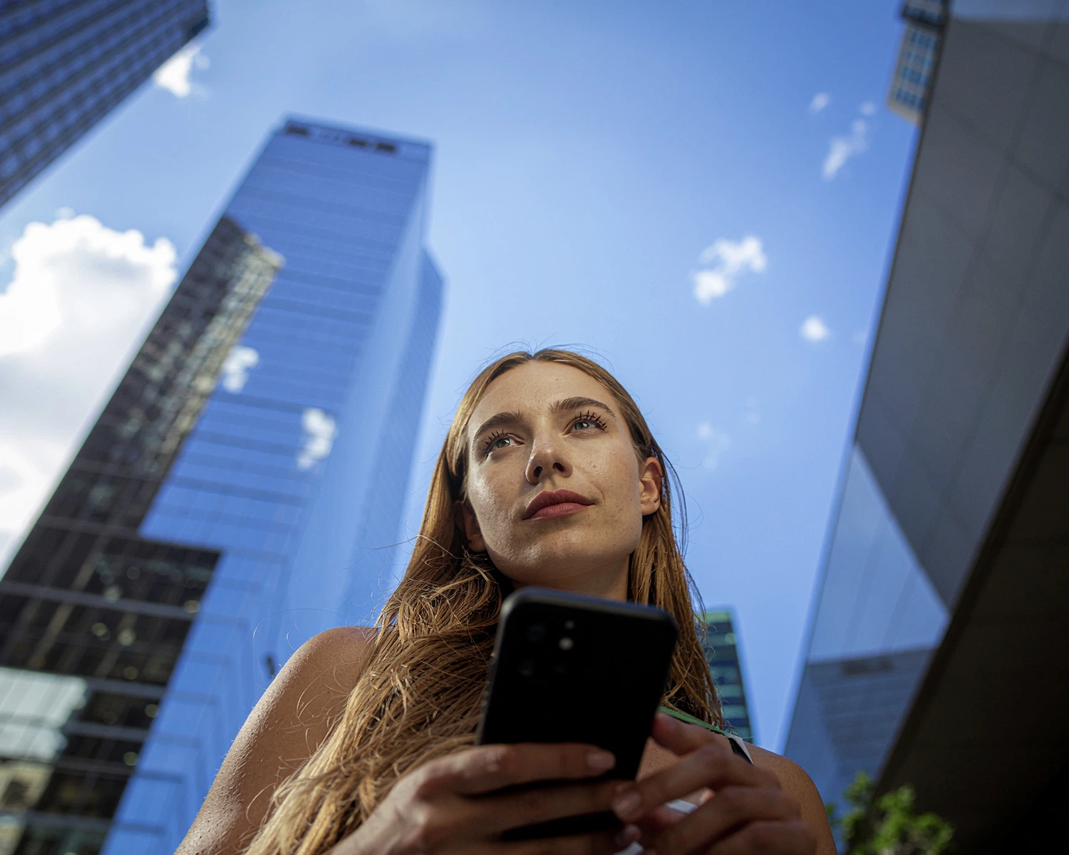 Imágen de persona con celular