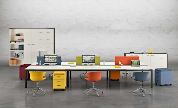 A neat and tidy desk is a sign of someone who thinks three steps ahead. Learn more at StrongProject's blog.