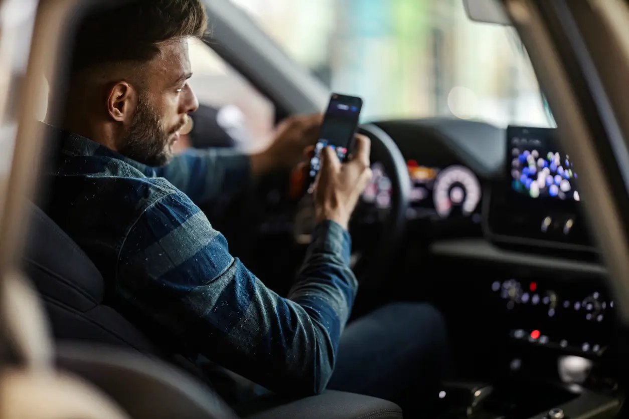 SM | Hablar por celular conduciendo