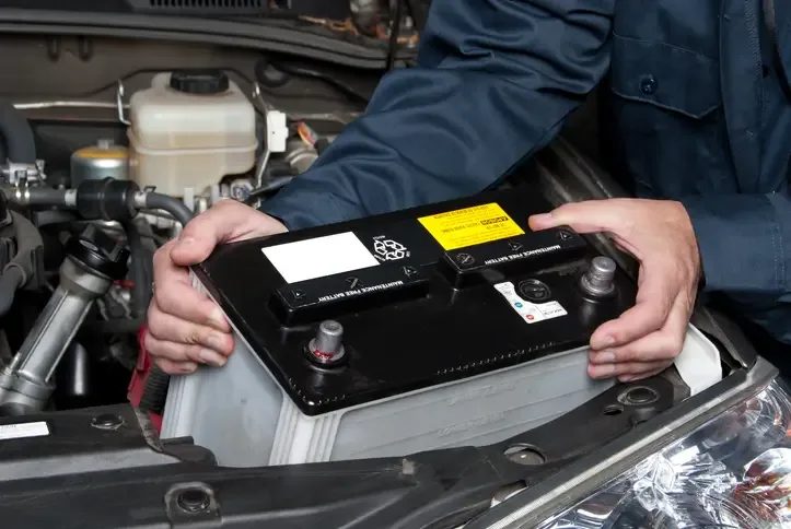 Batería del auto: revisión en servicio técnico Salazar Israel