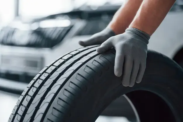 ¿Qué significan los números en los neumáticos de tu auto?