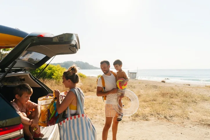 Planifica tu viaje en auto con todo lo que debes llevar