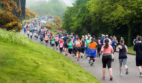 //images.ctfassets.net/6sqqfrl11sfj/4u5Klykw2NJ27yuCcKKzyr/b0bf12886e4b99f9f54ea171acac44b7/Edinburgh_Marathon_hero_-_2019.jpg