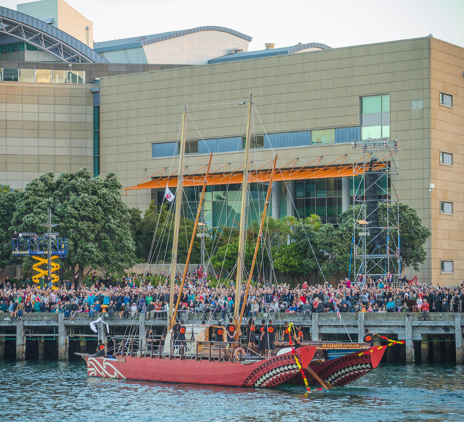 Crowd outside Te Papa for A Waka Odyssey, Wellington (2018), A Waka Odyssey Creative Team, New Zealand Festival and Te Āti Awa / Taranaki Whānui Iwi. Image courtesy of Jeff McEwan.