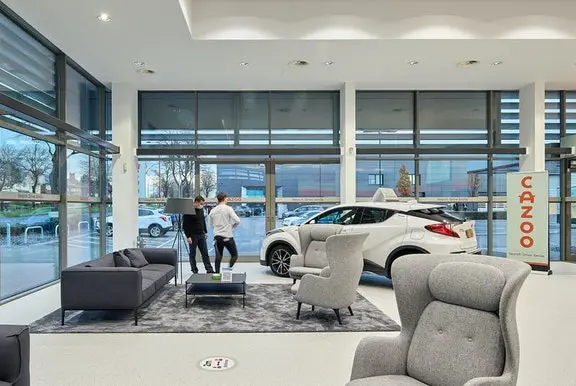 Cazoo Customer Centre w. Toyota C-HR.