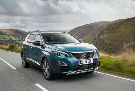Peugeot 5008 driving