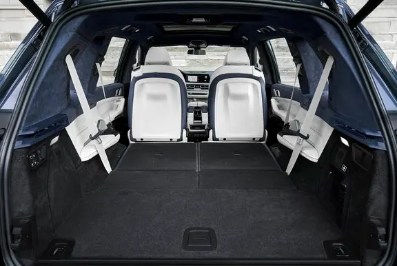 BMW X7 boot