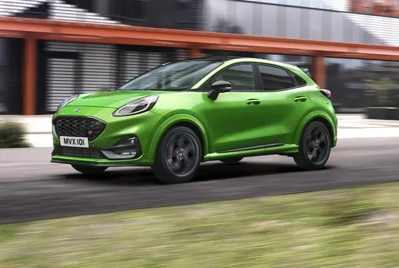 Ford Puma driving