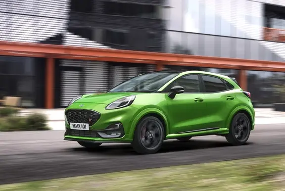 Ford Puma driving