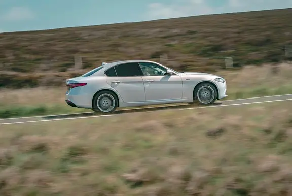 Alfa Romeo Giulia side