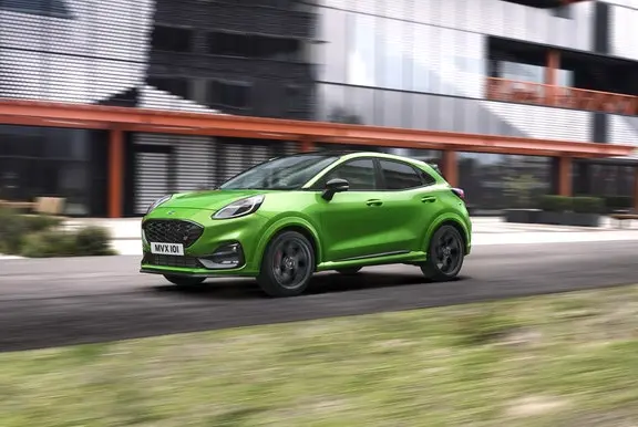 Ford Puma driving
