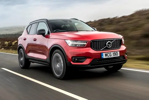Volvo XC40 in red