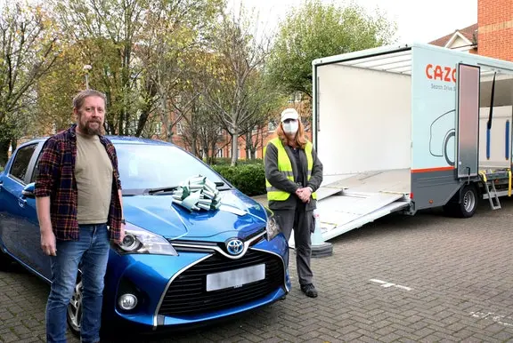 10k Cazoo Customer Paul with handover specialist