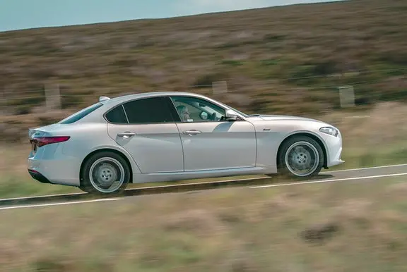 Alfa Romeo Giulia side