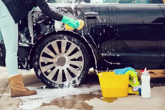 Washing a car wheel