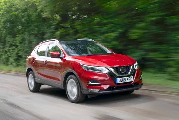 Nissan Qashqai driving