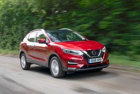 Nissan Qashqai driving