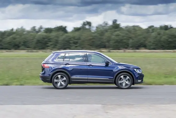 The side exterior of a blue Volkswagen Tiguan