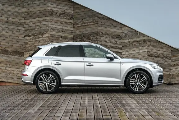 Audi Q5 side