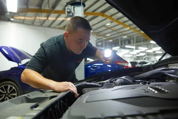 Cazoo mechanic servicing a car