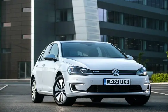 Volkswagen e-Golf driving