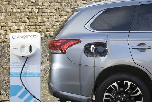 Mitsubishi Outlander Charging