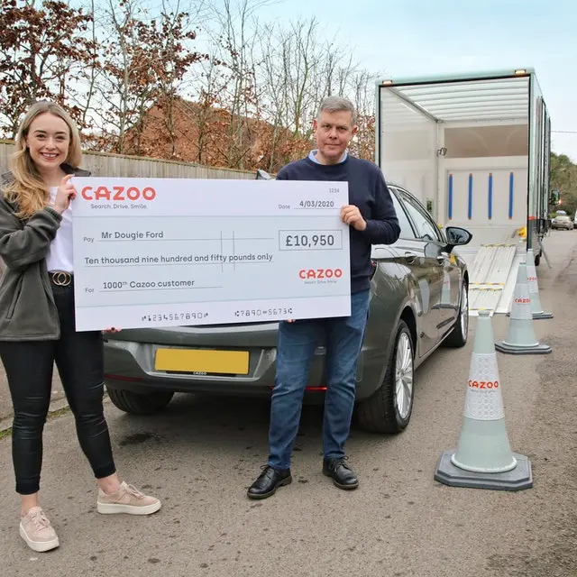 Cazoo customer delivery with Dougie
