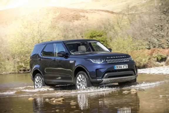 Black Land Rover Discovery