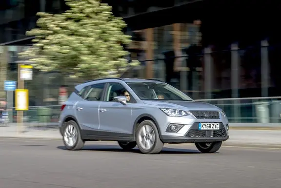 Seat Arona driving