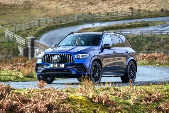 Mercedes-Benz GLE driving