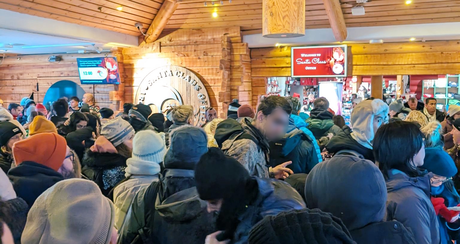 Finland-Rovaniemi-Santa-Claus-Village-crowds-inside